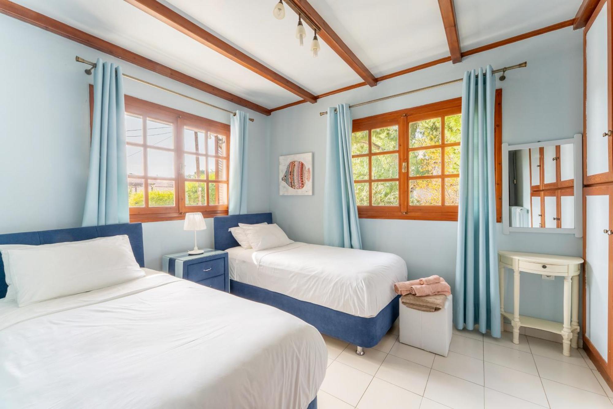 The House Of Gratitude - Poolside Retreat Villa Лутра Ораяс Еленис Екстериор снимка
