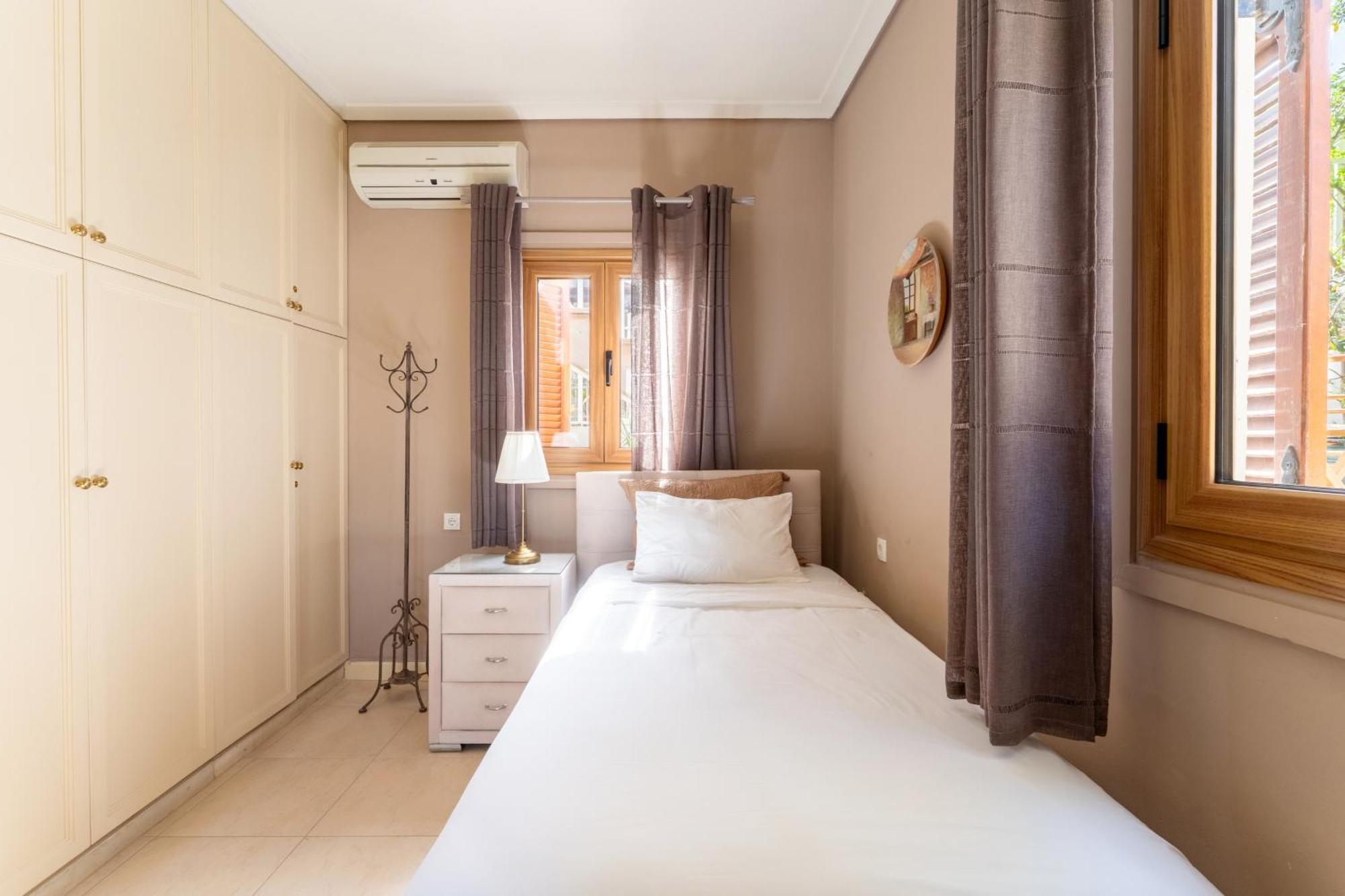 The House Of Gratitude - Poolside Retreat Villa Лутра Ораяс Еленис Екстериор снимка