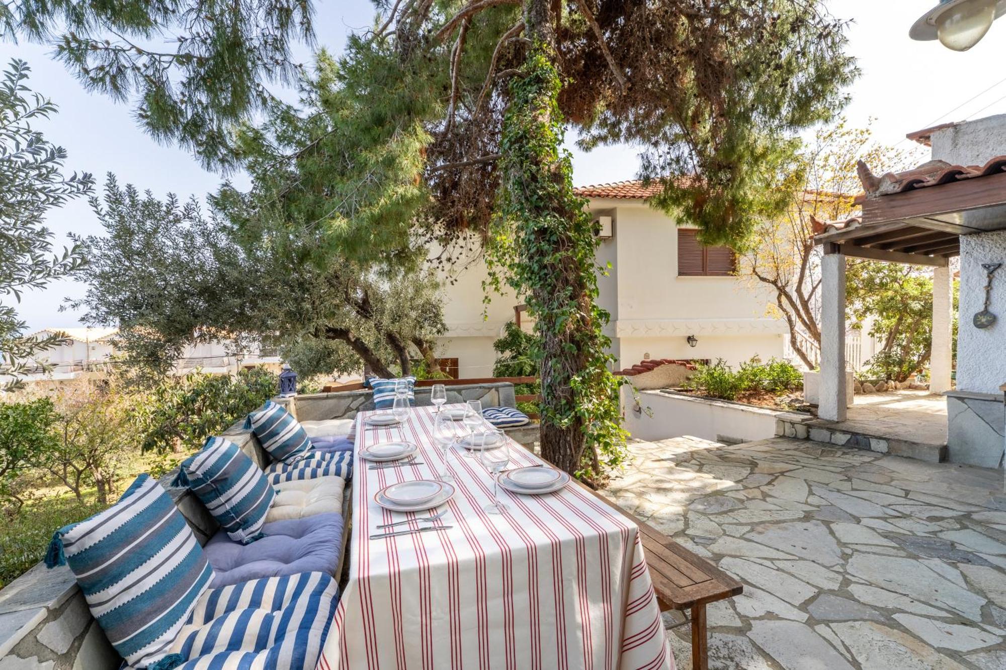 The House Of Gratitude - Poolside Retreat Villa Лутра Ораяс Еленис Екстериор снимка