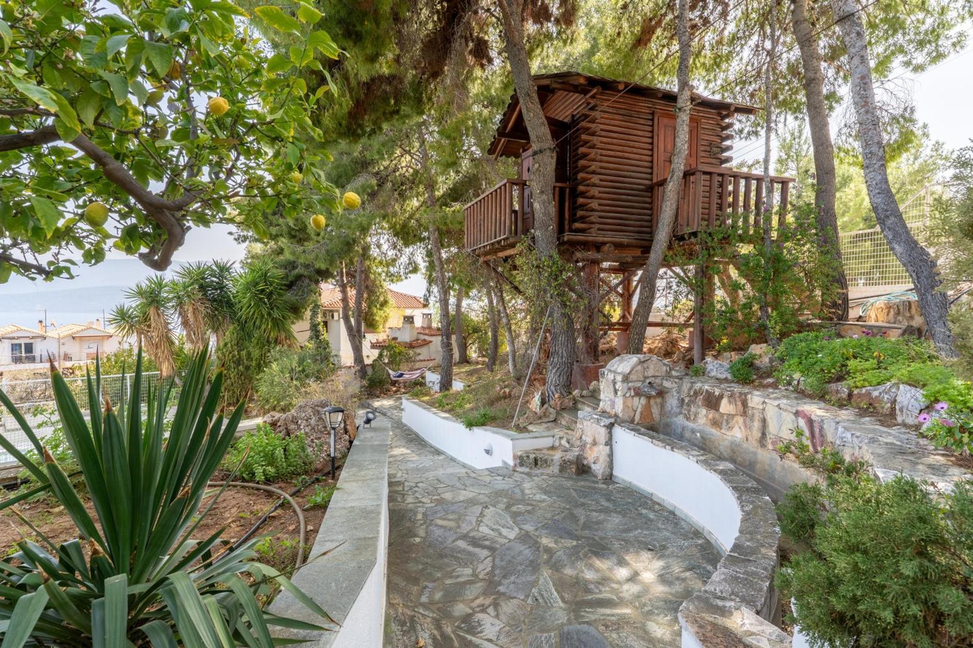 The House Of Gratitude - Poolside Retreat Villa Лутра Ораяс Еленис Екстериор снимка